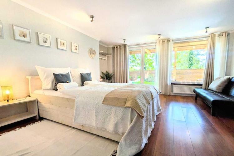 Apartment Comfortable 3-bedroom Apartment, *
