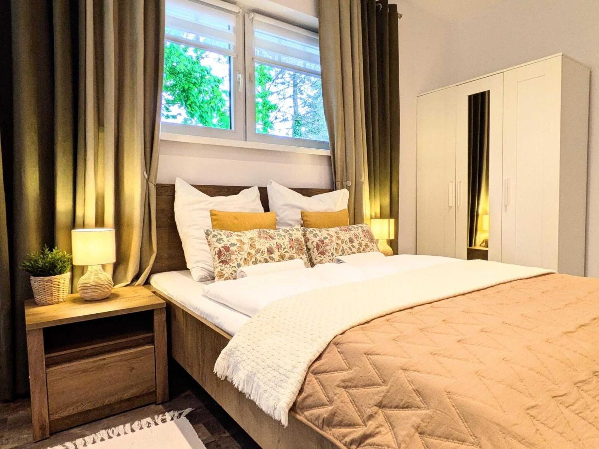 Apartment Comfortable 3-bedroom Apartment, *